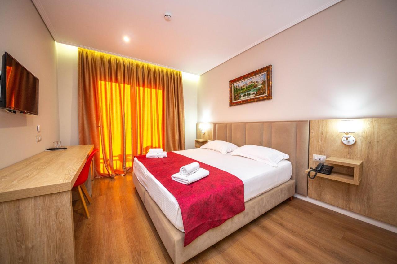 CLASS Hotel Ksamil Buitenkant foto