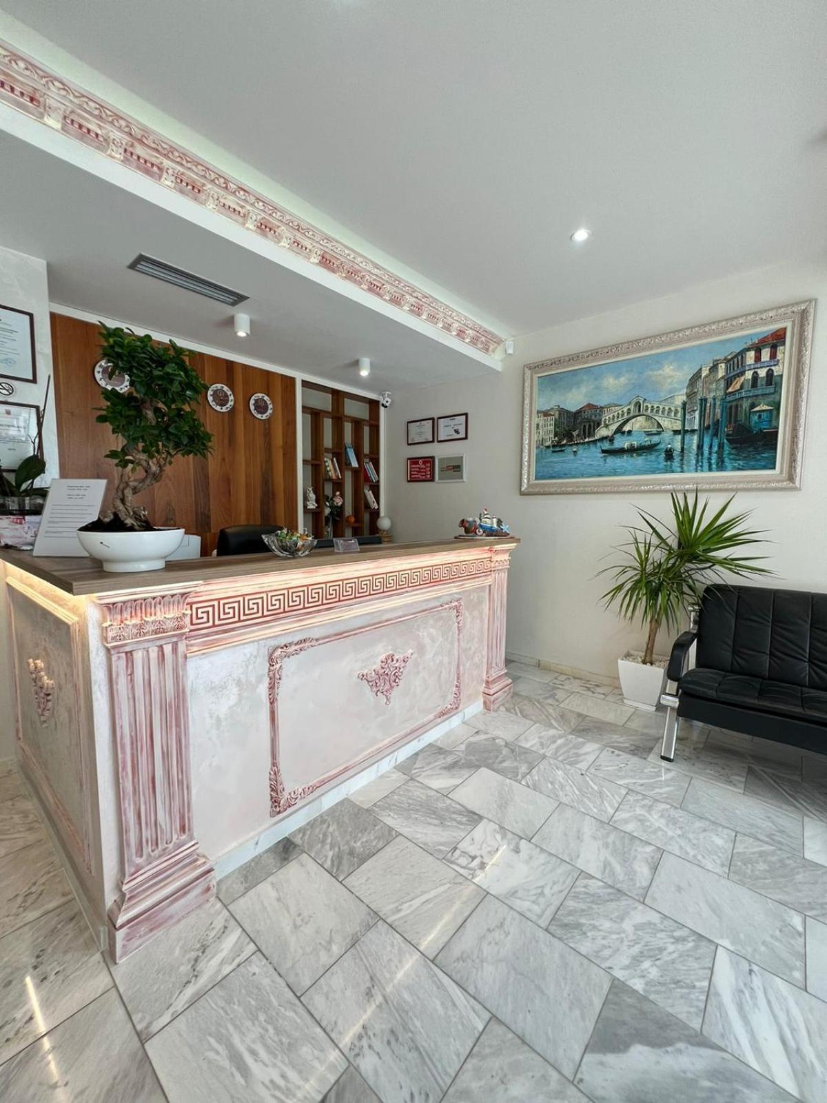 CLASS Hotel Ksamil Buitenkant foto