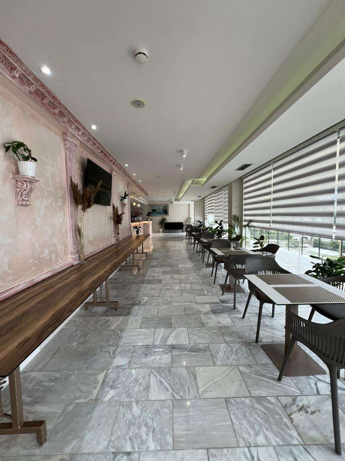 CLASS Hotel Ksamil Buitenkant foto
