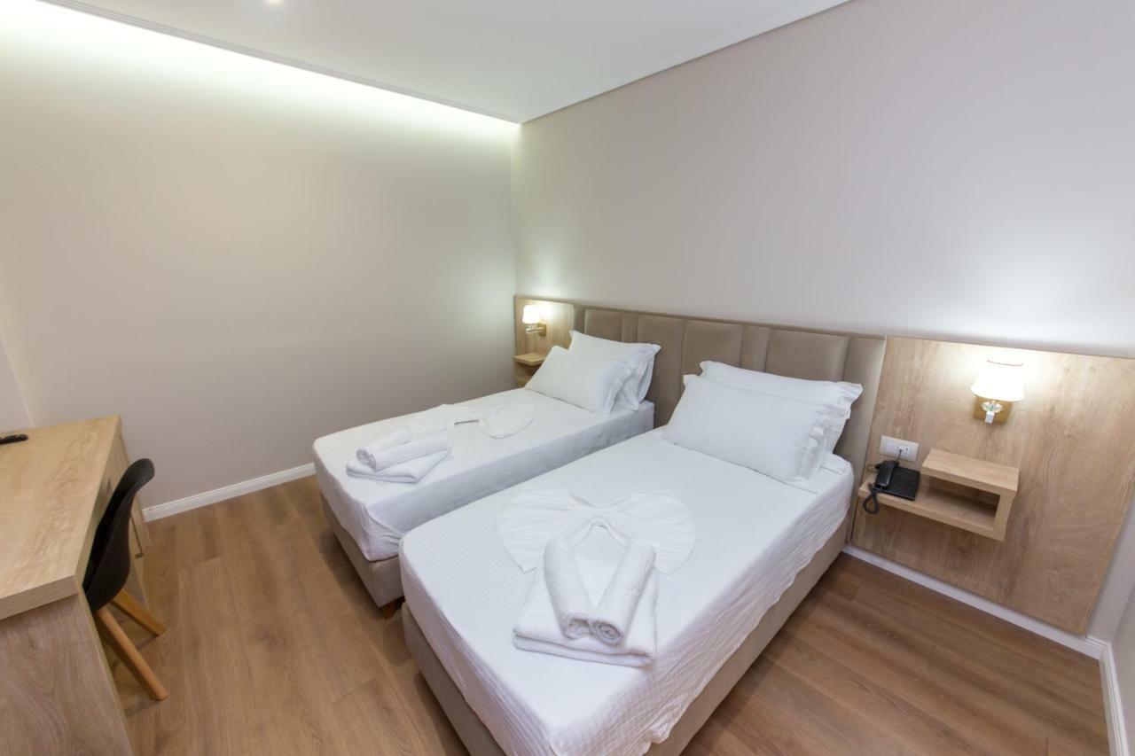 CLASS Hotel Ksamil Buitenkant foto
