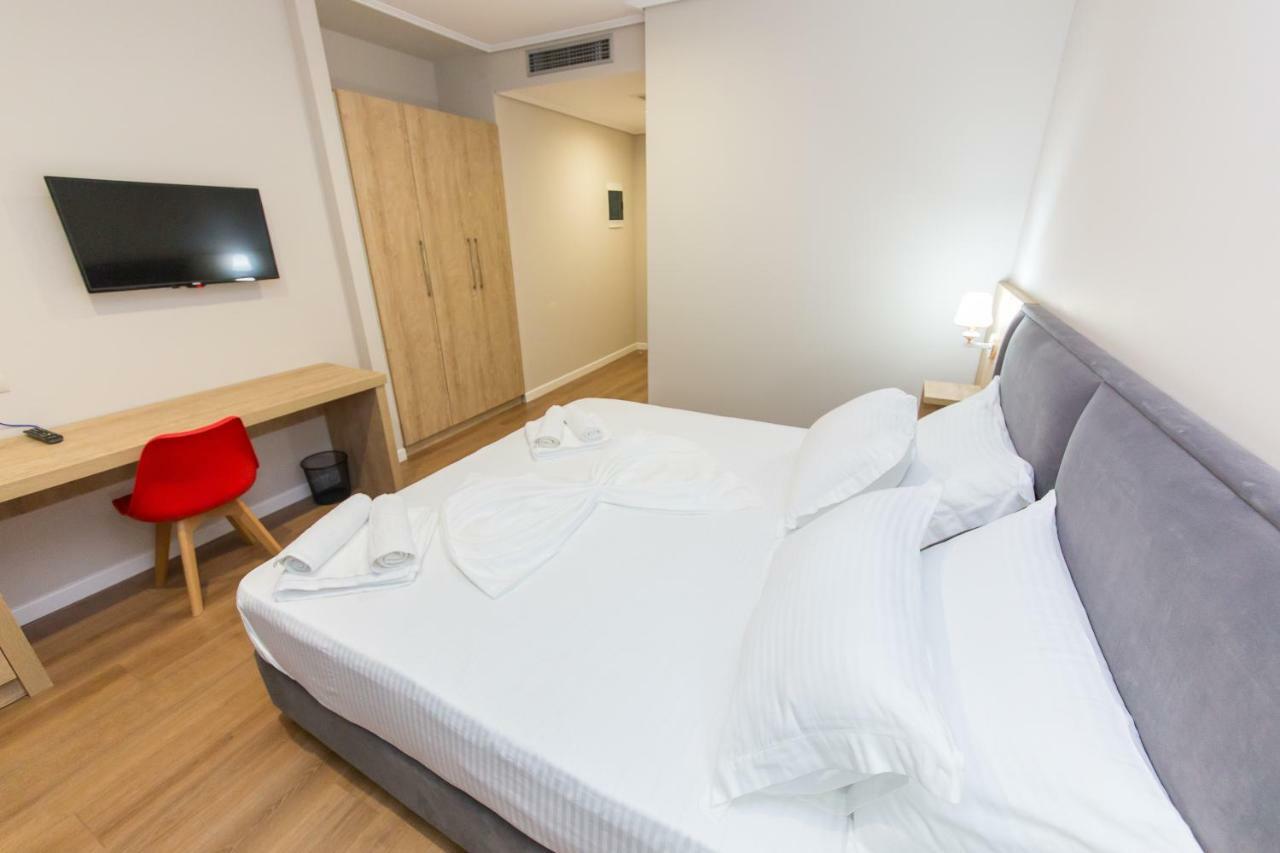 CLASS Hotel Ksamil Buitenkant foto