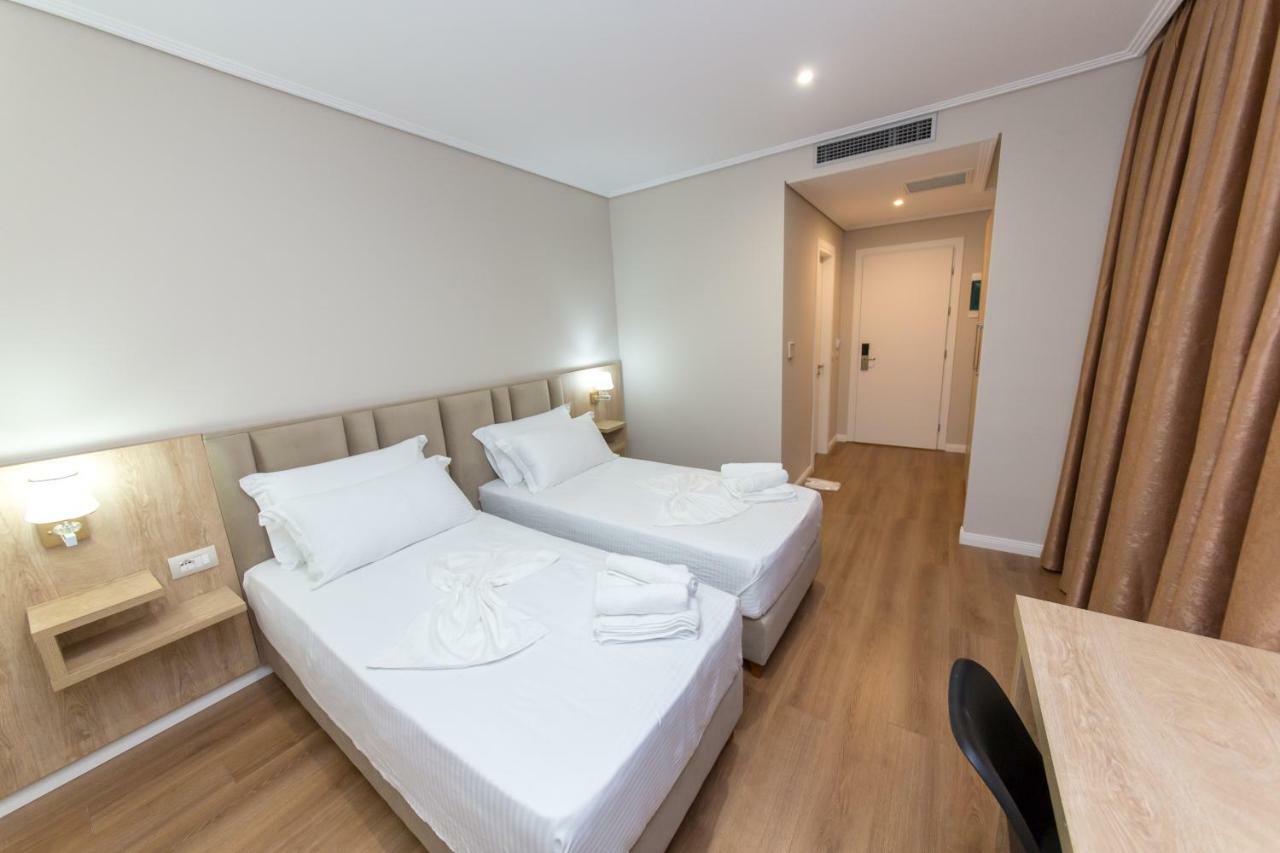 CLASS Hotel Ksamil Buitenkant foto